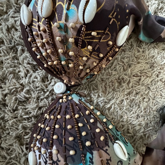 Bikini  has real shells - Picture 3 of 3